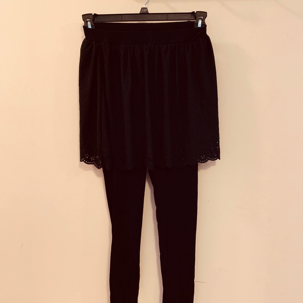 Lacy skirted leggings